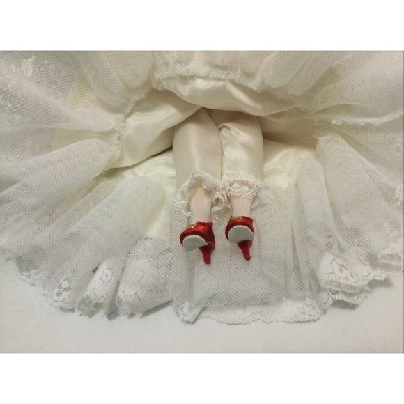 Madame Alexander MADC 1991 Club Doll- Miss Liberty with box And Pin - Picture 9 of 12